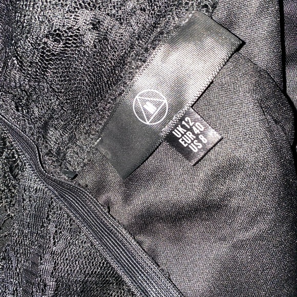 Dresses - Picture 5 of 16